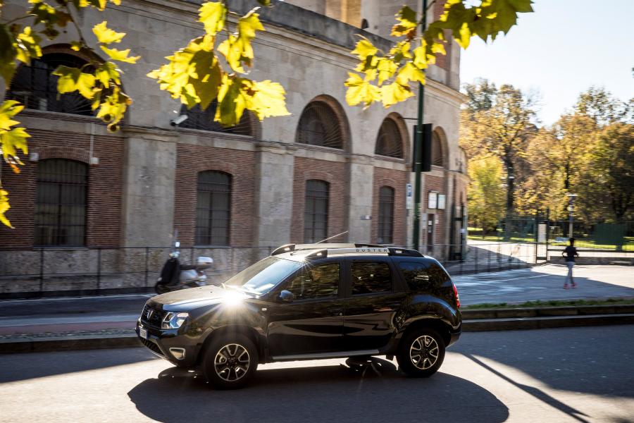  Dacia Duster Black Shadow 2016 года  (фото 4 из 28)